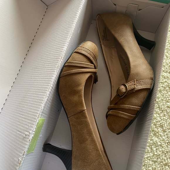 Maurice’s Brown heals with a buckle on top - Picture 4 of 4